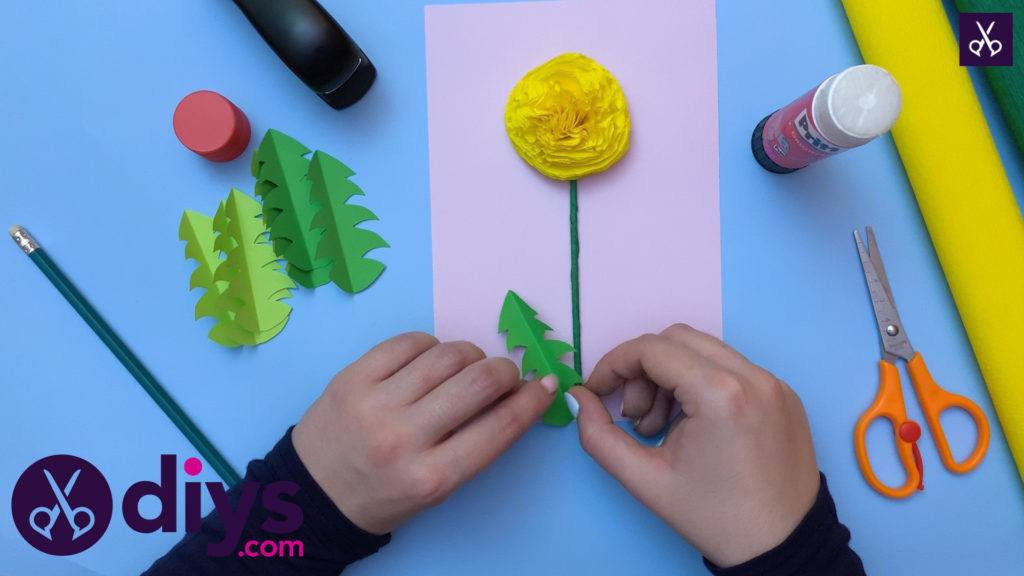 How to make a crepe paper flower start glueing