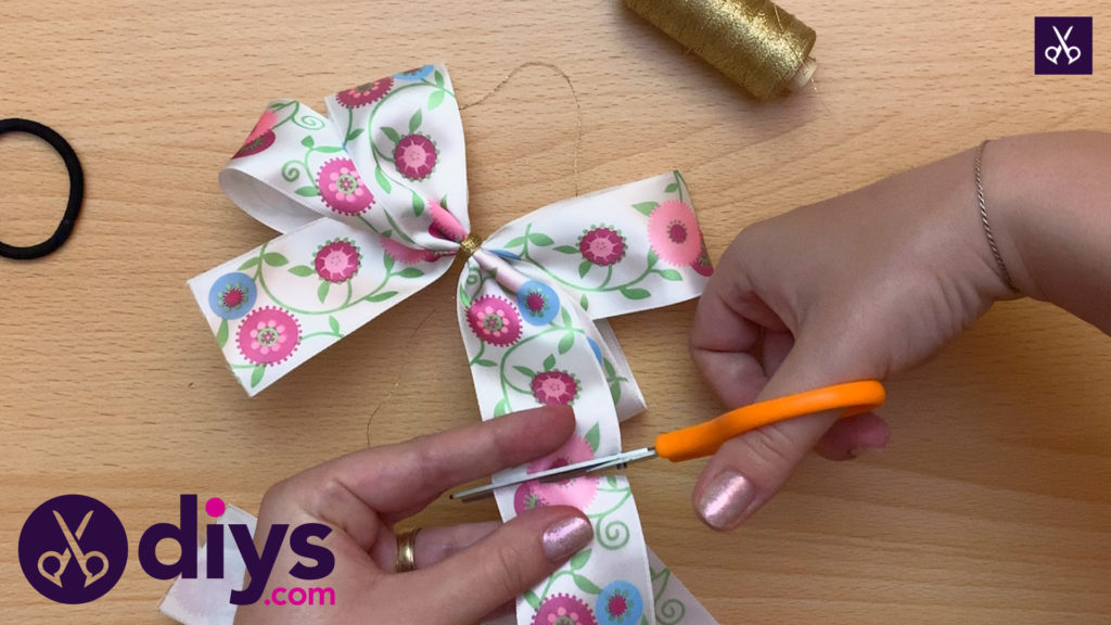 How to make a ribbon double bow cut