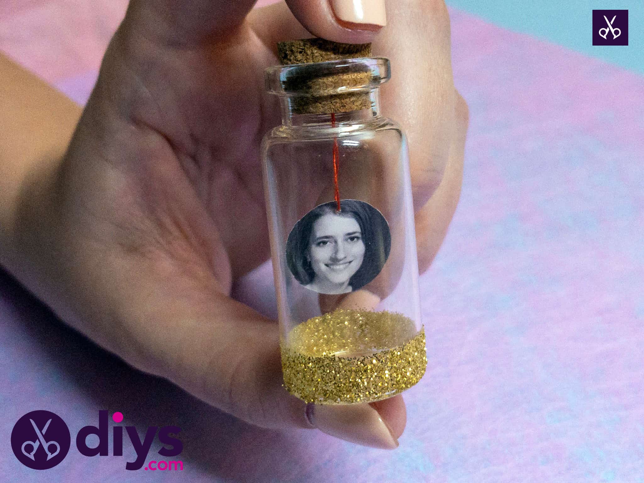 How to make a tiny photo in a bottle simple project