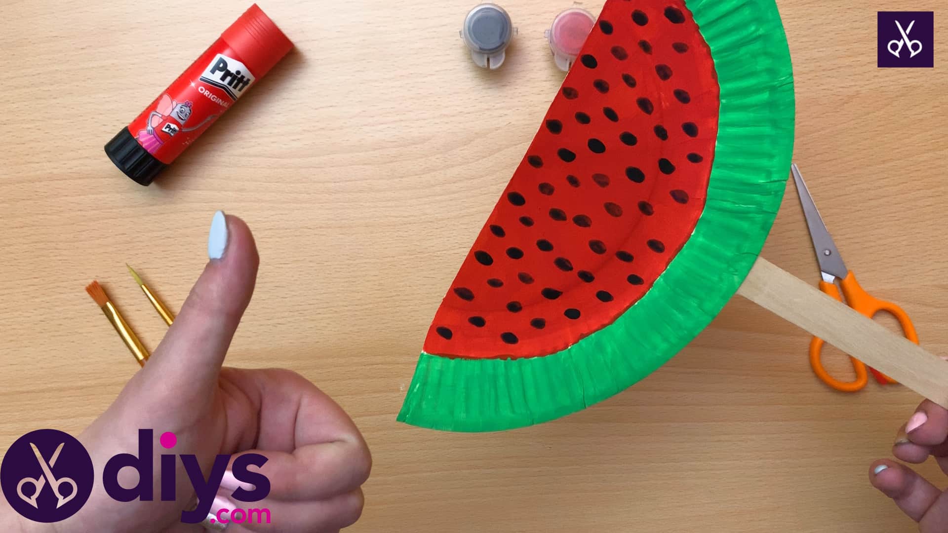 How to make a watermelon paper fan ready