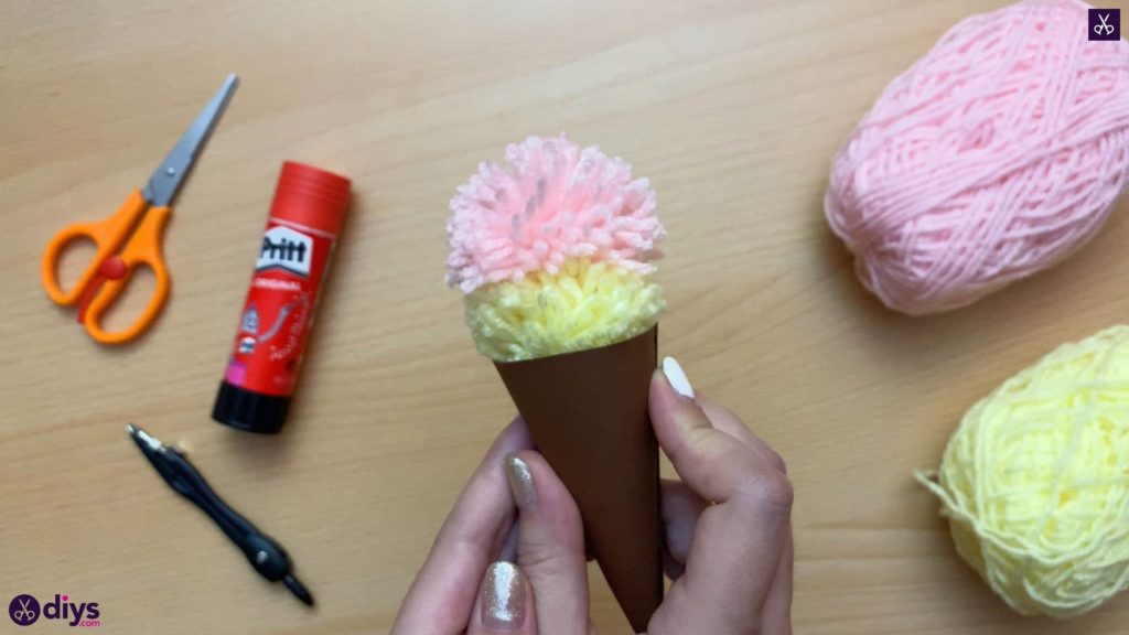 How to make an ice cream pom pom for kids