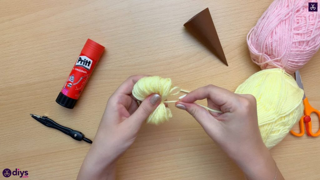 How to make an ice cream pom pom knot