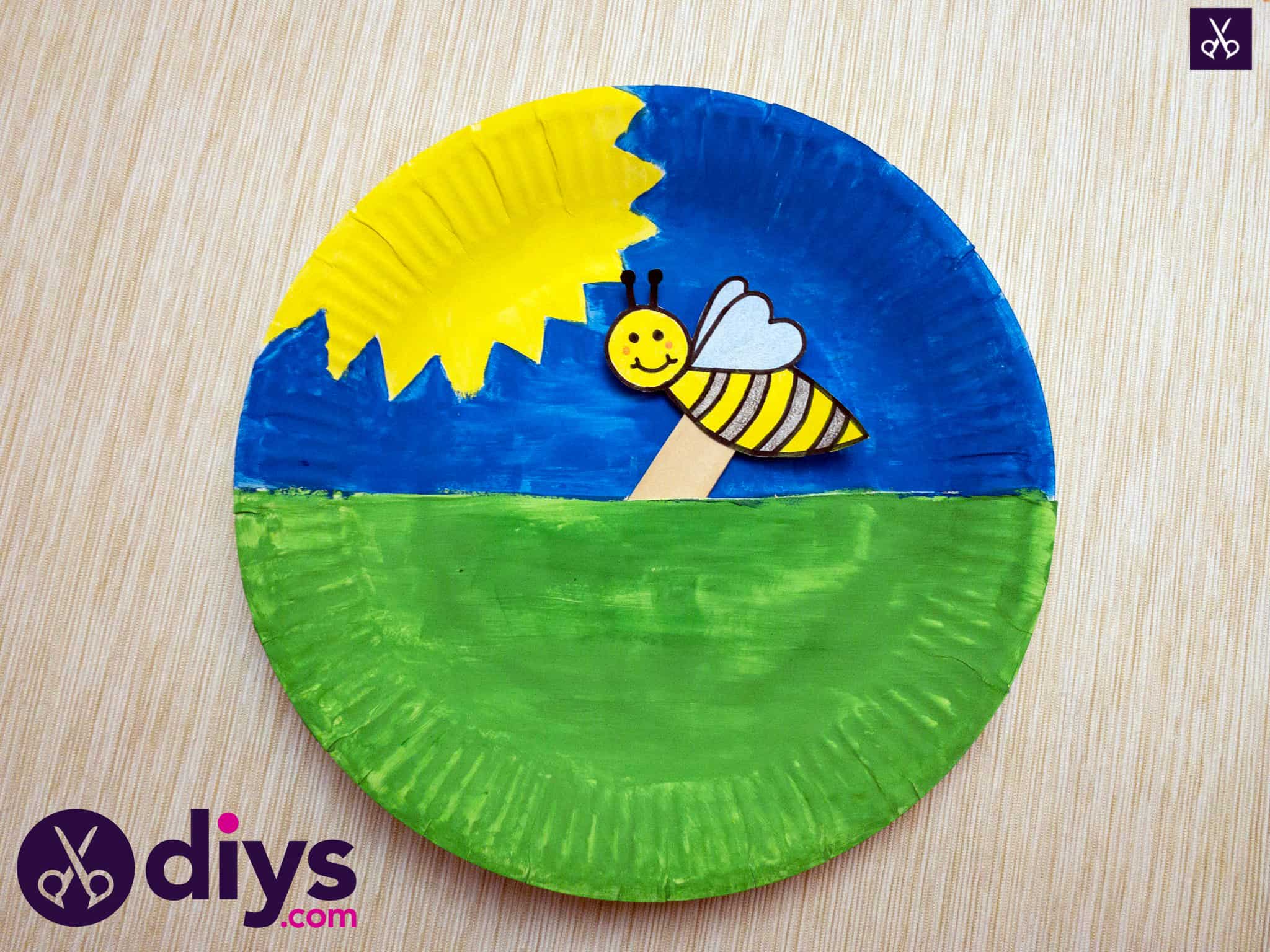 Paper plate bee puppet kids craft