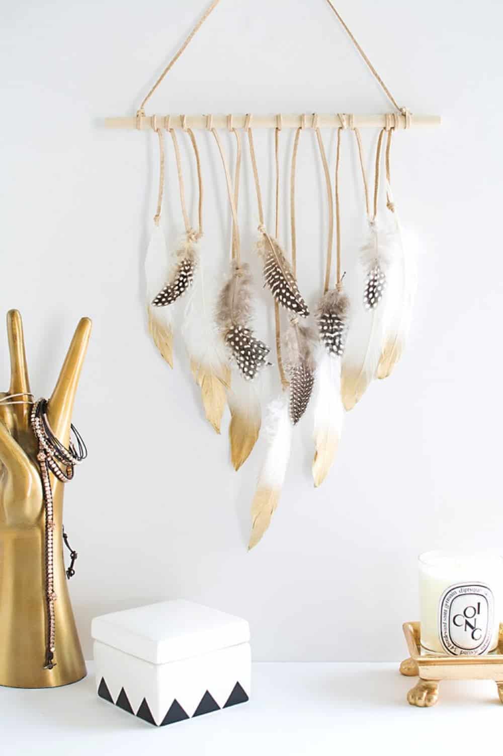 Feather wall hanging diy