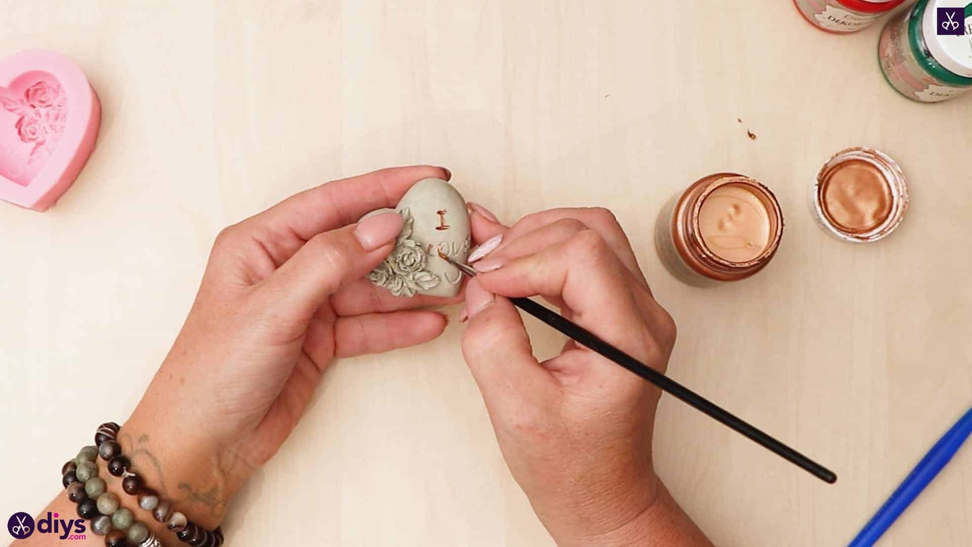 Diy concrete heart and roses paint