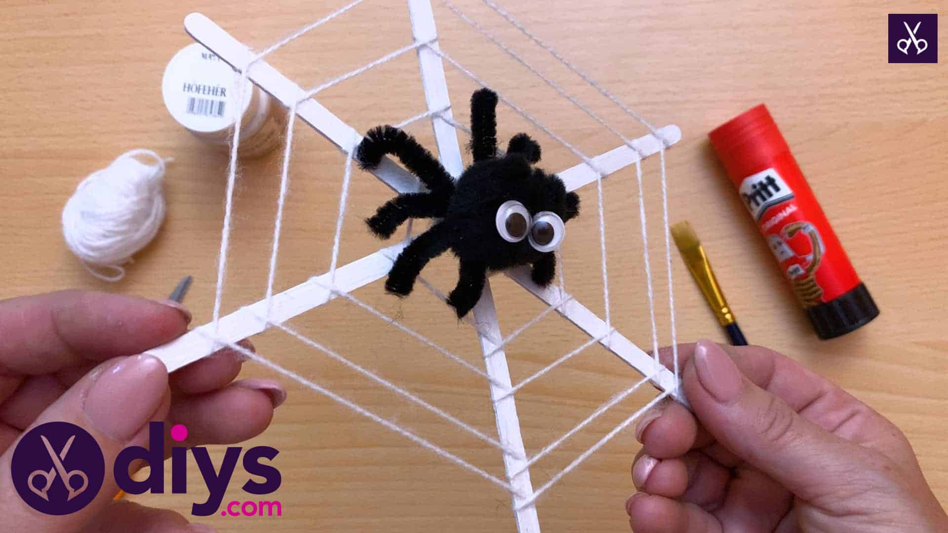 Diy spider web decoration for halloween easy