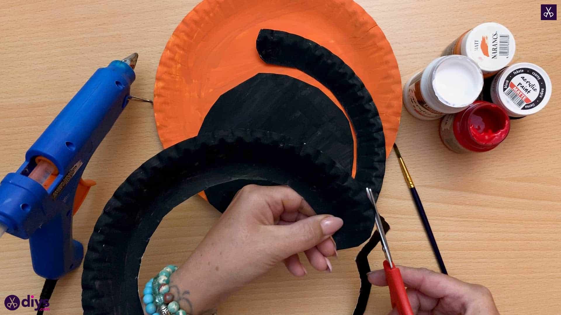 Halloween decor piece from paper plates cutting
