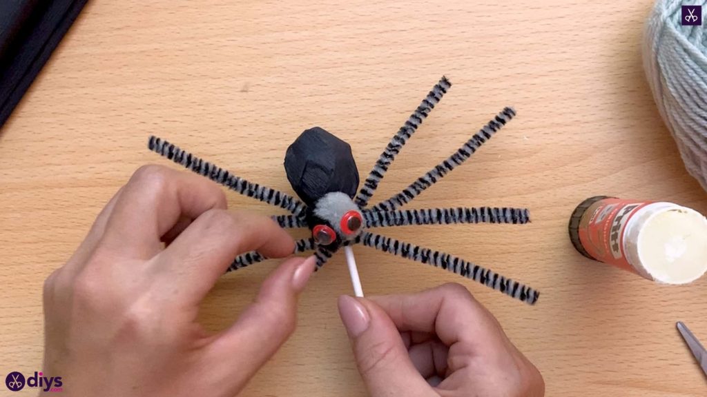 How to make lollipop spiders for halloween diy