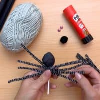 How to make lollipop spiders for halloween kids craft