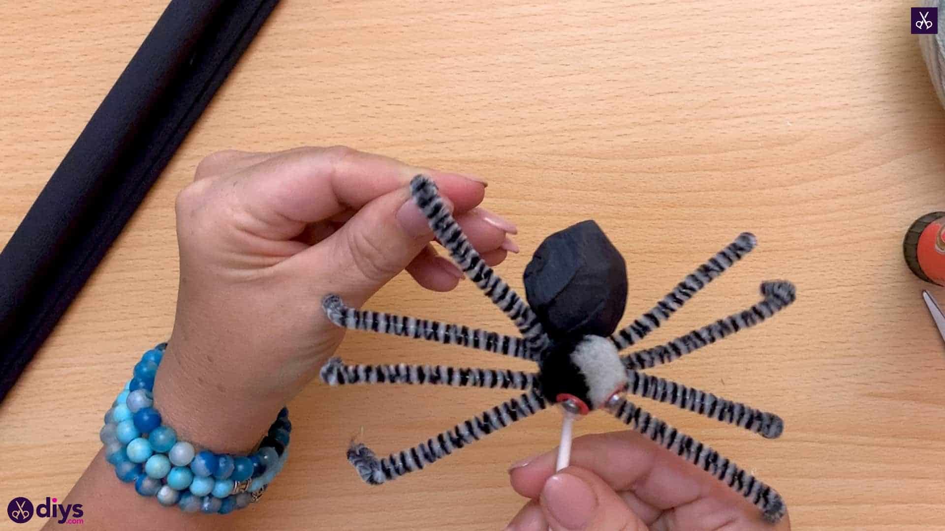 How to make lollipop spiders for halloween use
