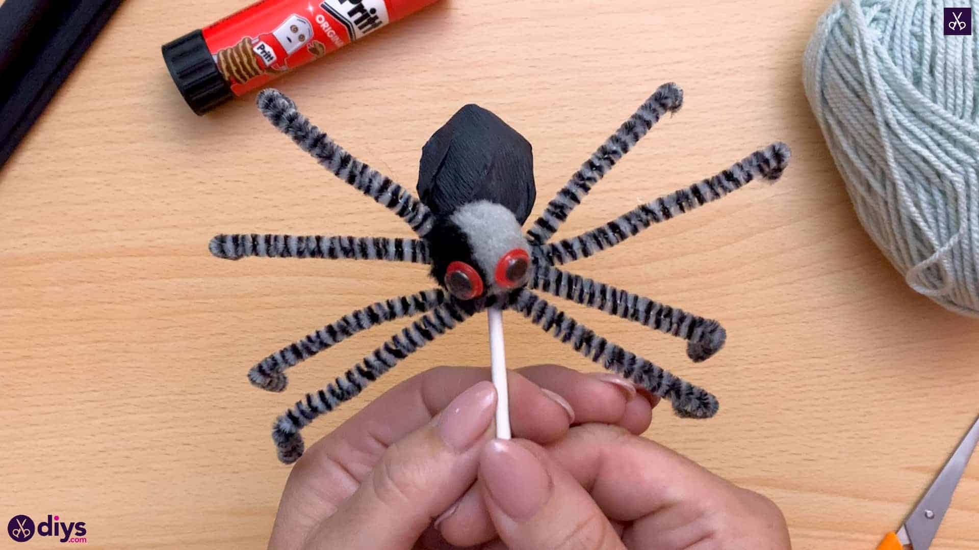 How to make lollipop spiders for halloween