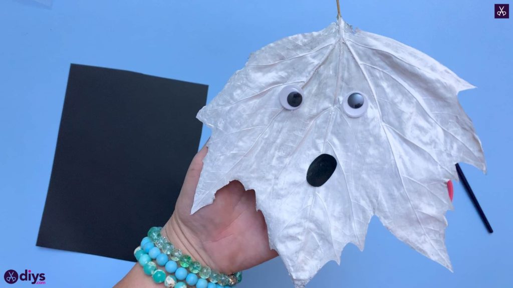 How to make a fall leaf ghost