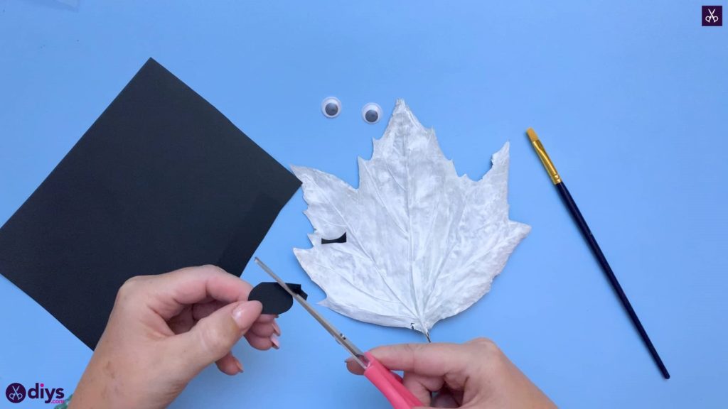 How to make a fall leaf ghost cuy