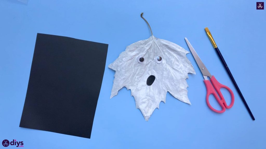 How to make a fall leaf ghost diy