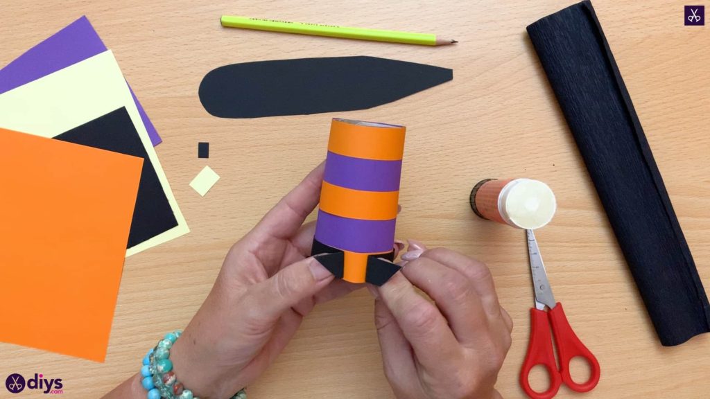 How to make a halloween candy holder shaped like a witch's boot form