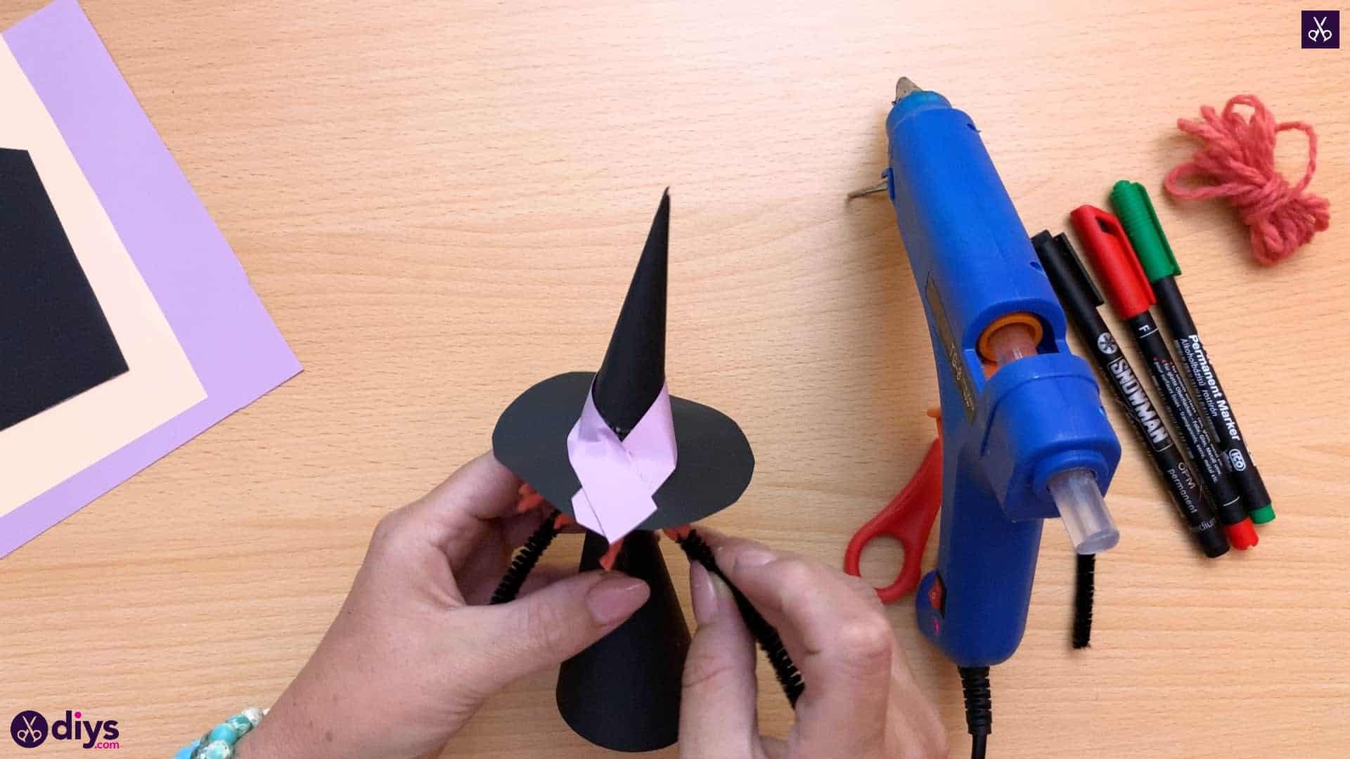 How to make a paper cone witch for halloween hands