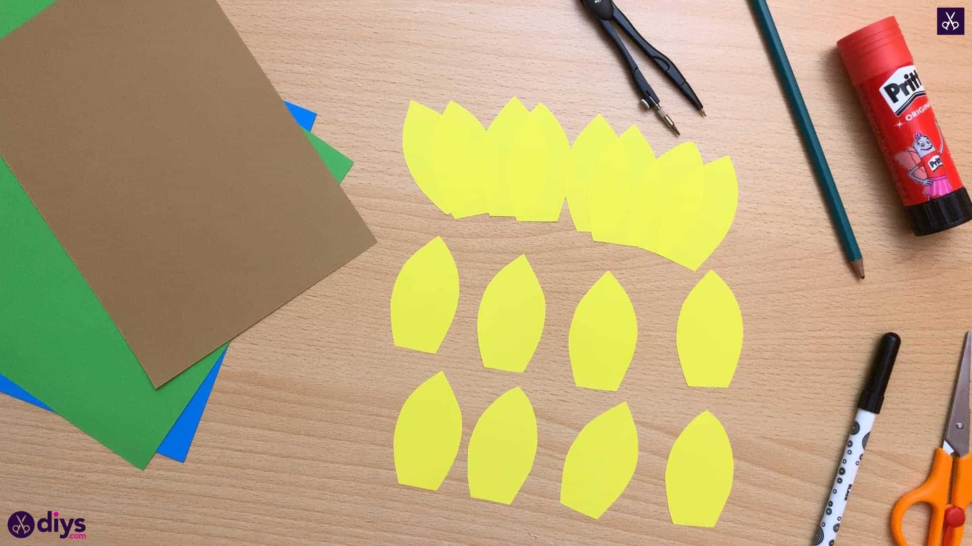 How to make a paper sunflower cutting process