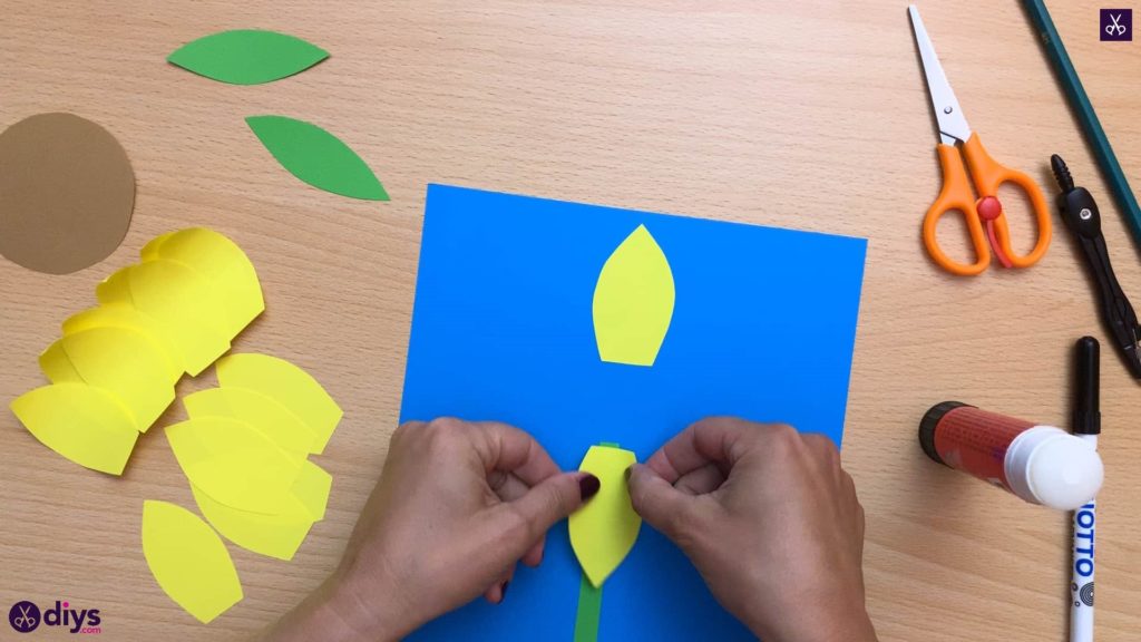 How to make a paper sunflower kids friendly