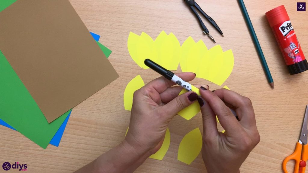 How to make a paper sunflower sharpie