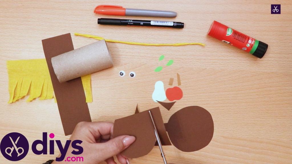 How to make a toilet roll scarecrow apple