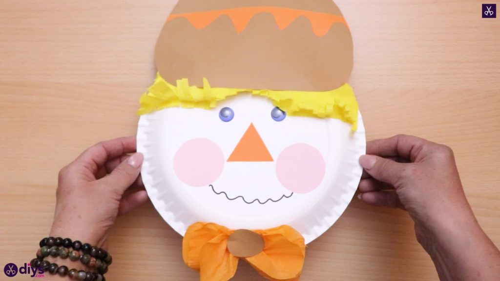 Paper plate scarecrow