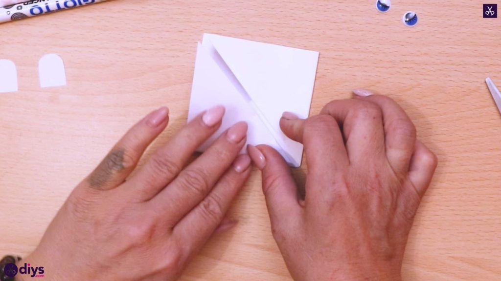 How to Easily Craft a DIY Polar Bear Corner Bookmark