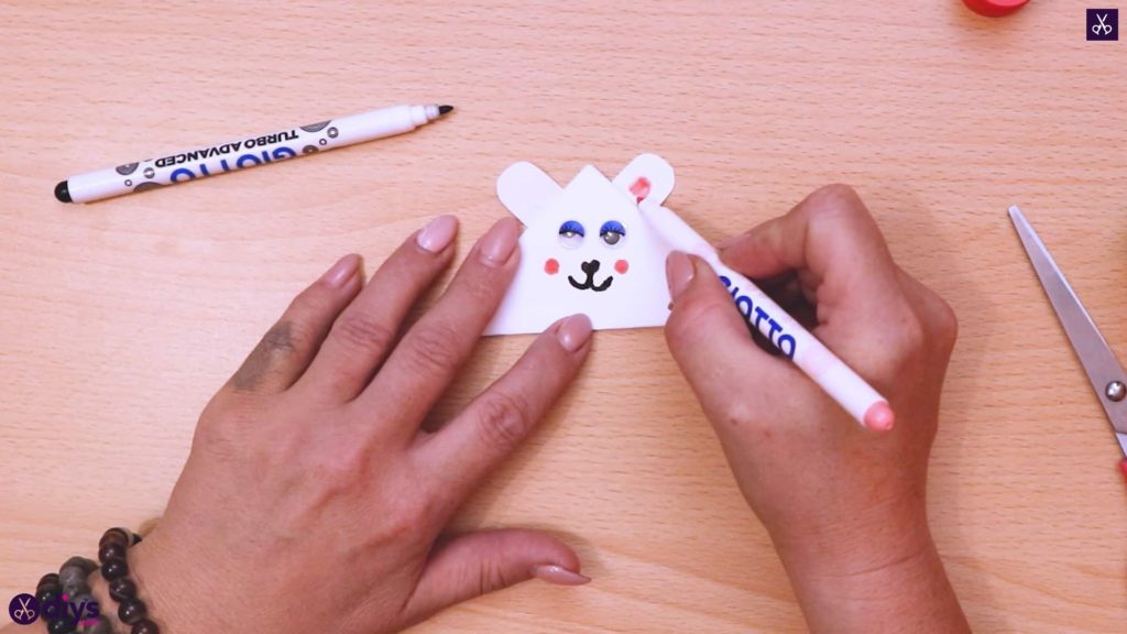 How to Easily Craft a DIY Polar Bear Corner Bookmark