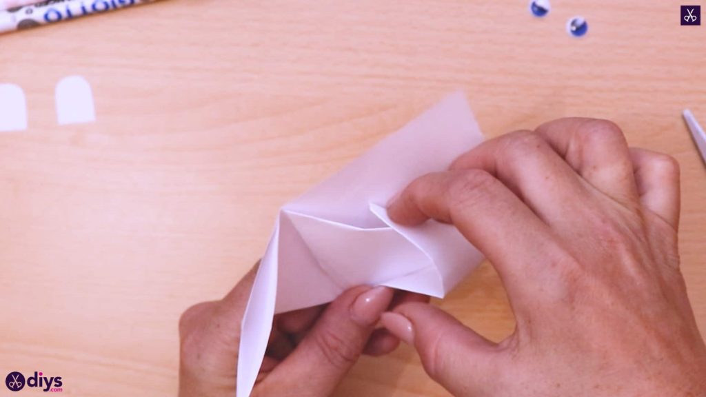 How to Easily Craft a DIY Polar Bear Corner Bookmark