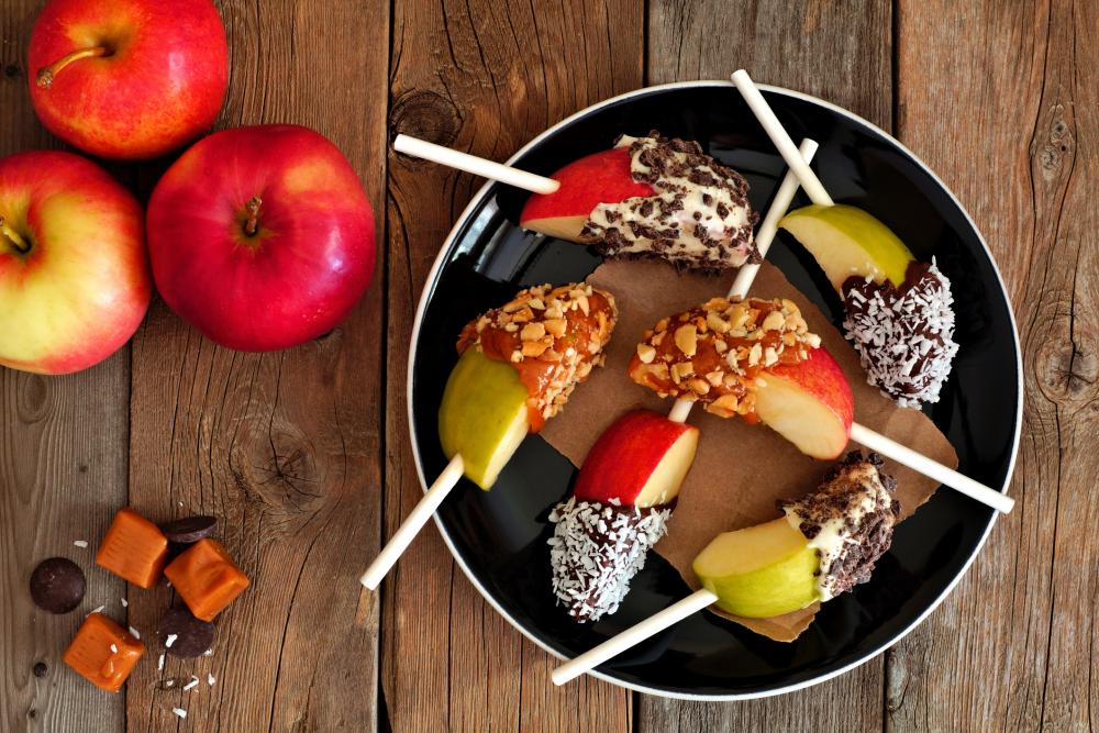 Caramel and chocolate dipped apple slices thanksgiving dessert ideas