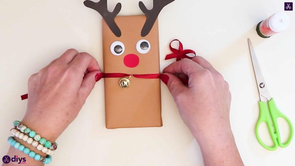 Diy reindeer gift wrap for christmas attention