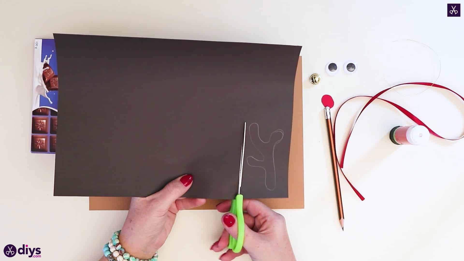 Diy reindeer gift wrap for christmas cutting the drawing