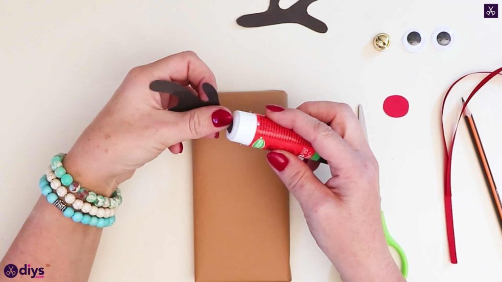 Diy reindeer gift wrap for christmas step 7