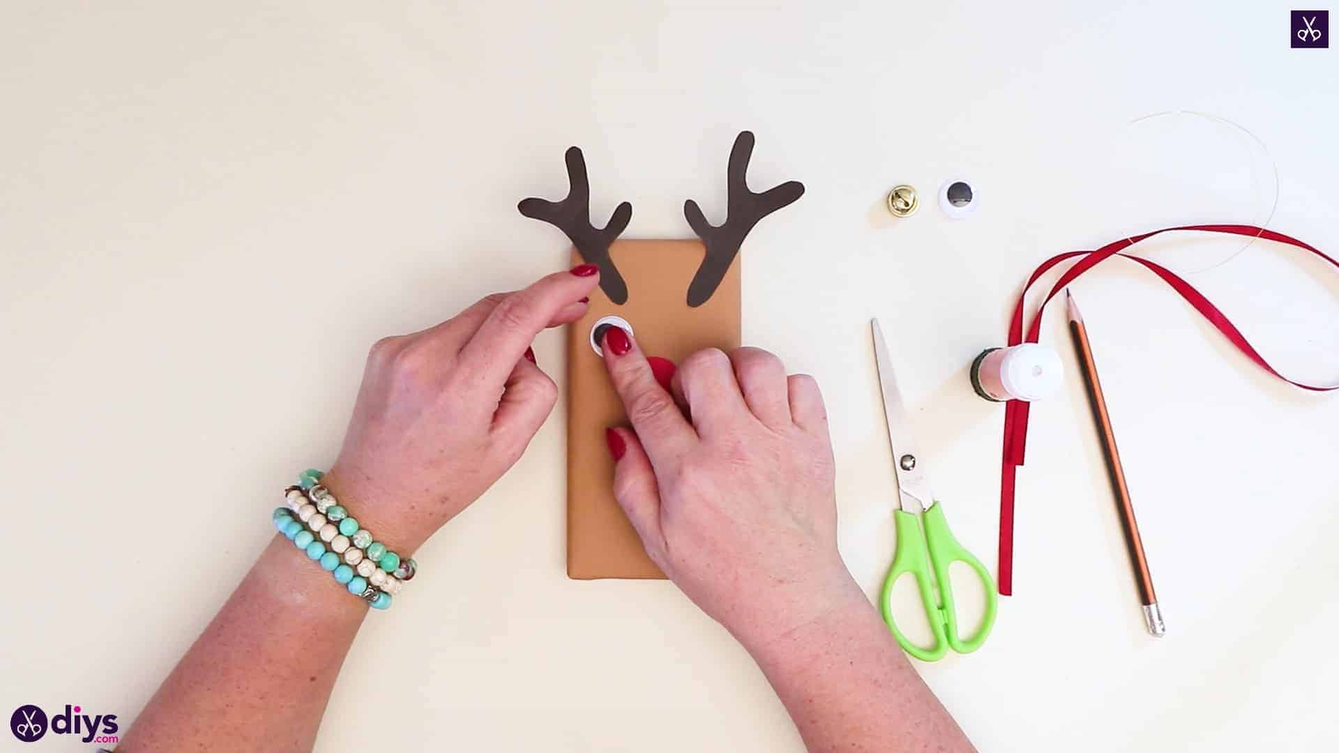 Diy reindeer gift wrap for christmas step 9c