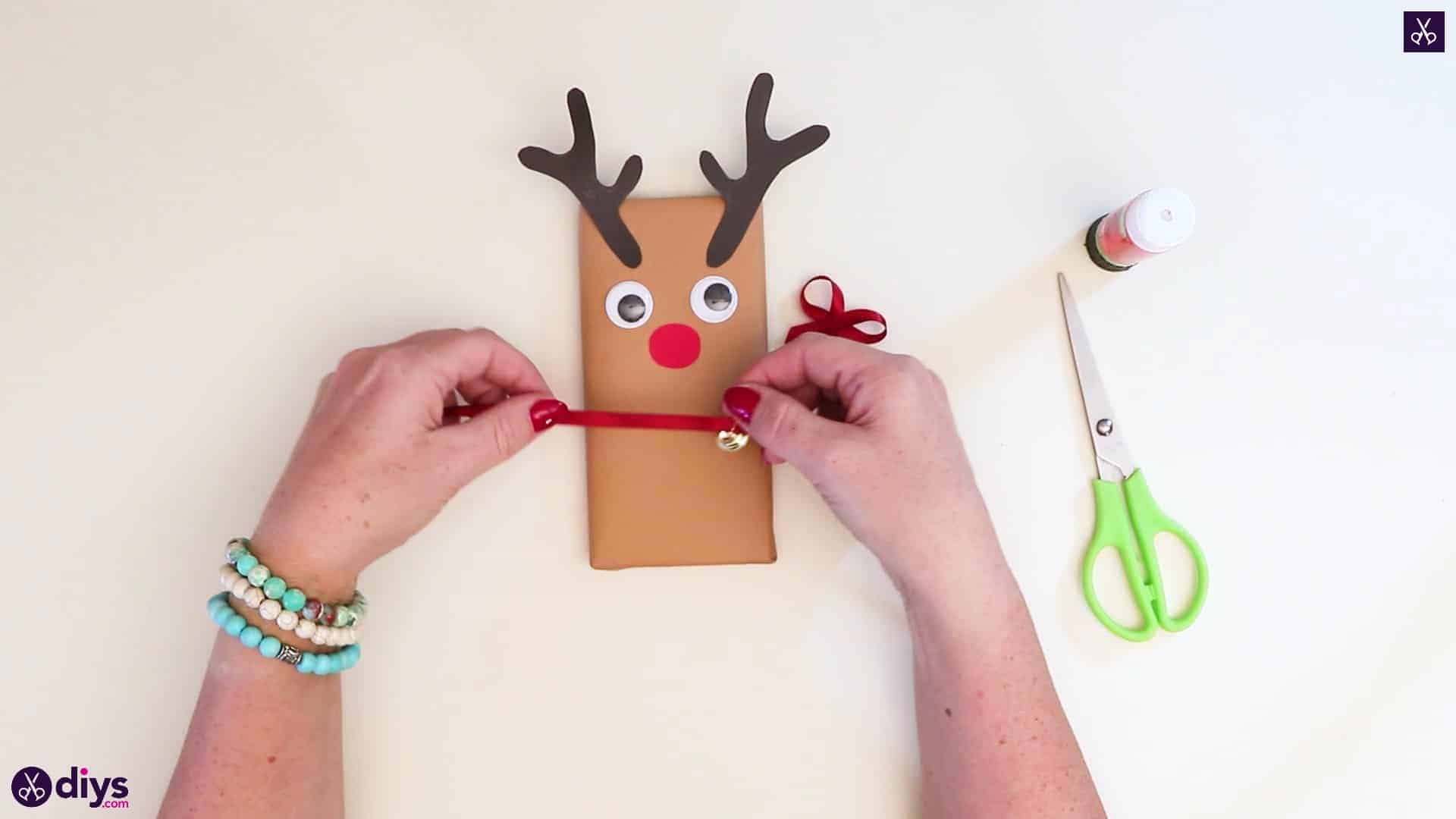 Diy reindeer gift wrap for christmas wrap bow