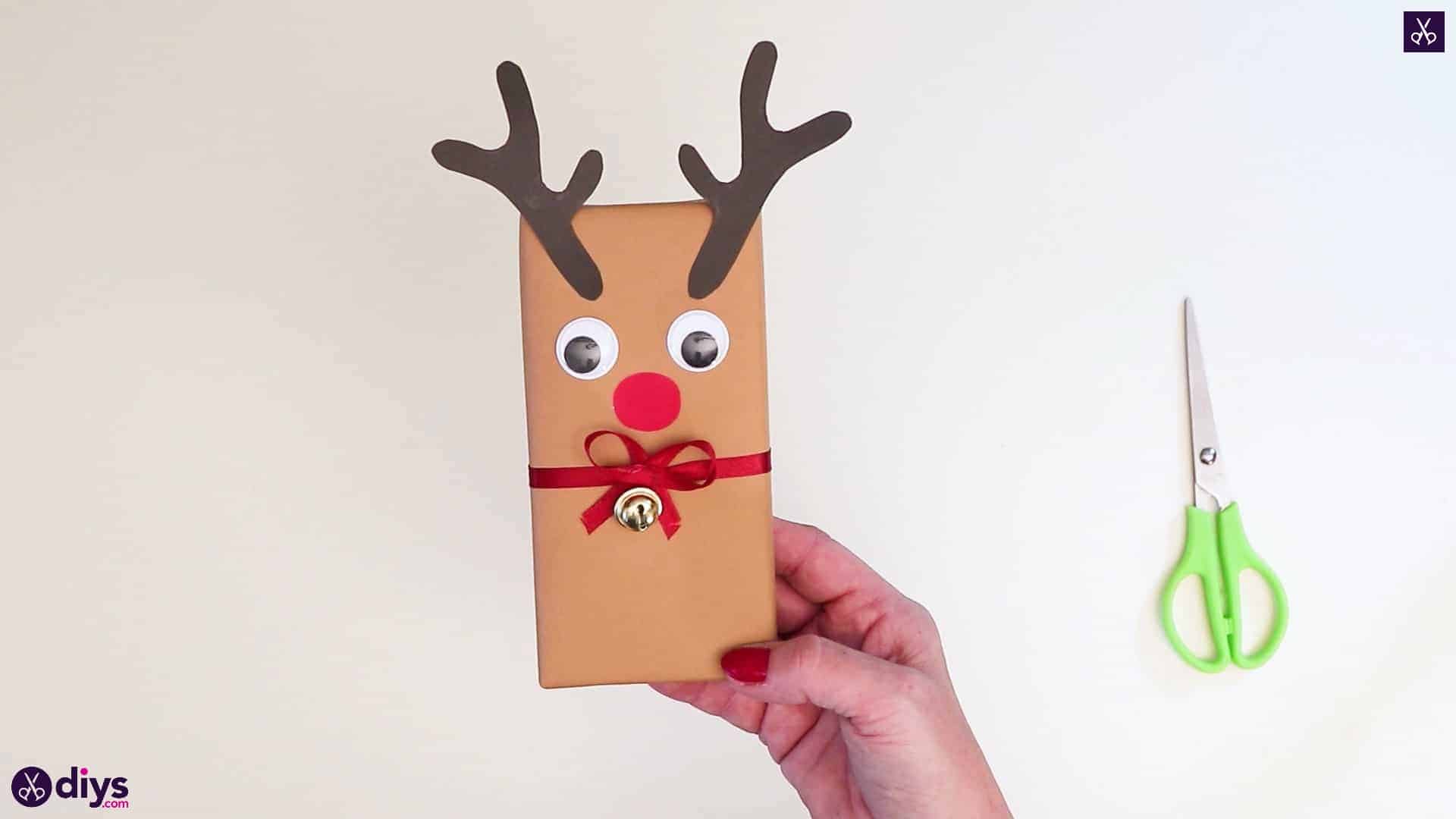 Diy reindeer gift wrap for christmas