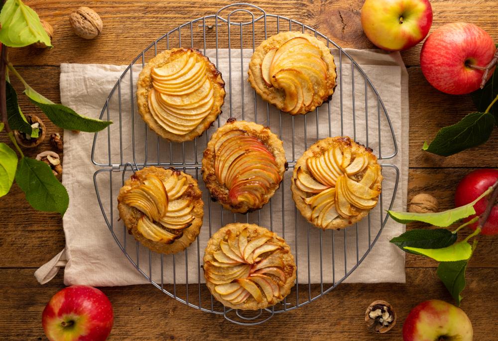 Mini apple pies with walnut easy thanksgiving desserts