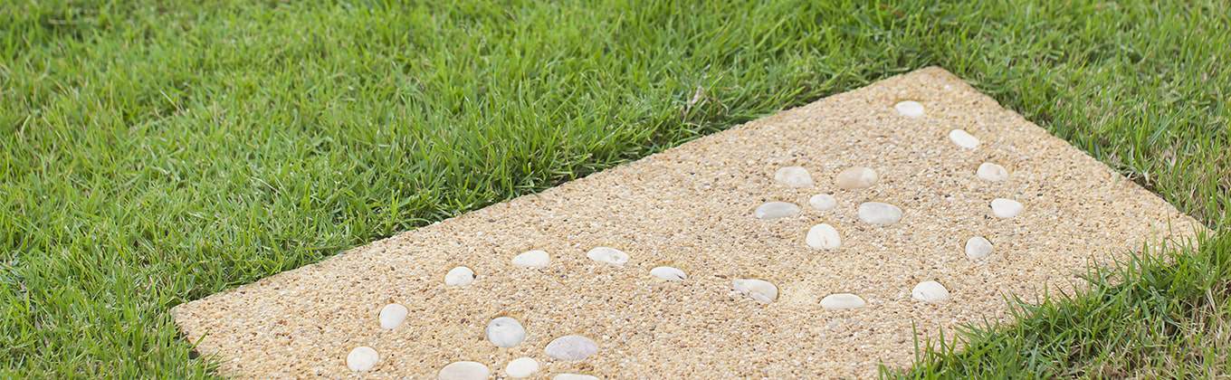 Neutrally coloured stepping stones with pebble patterns