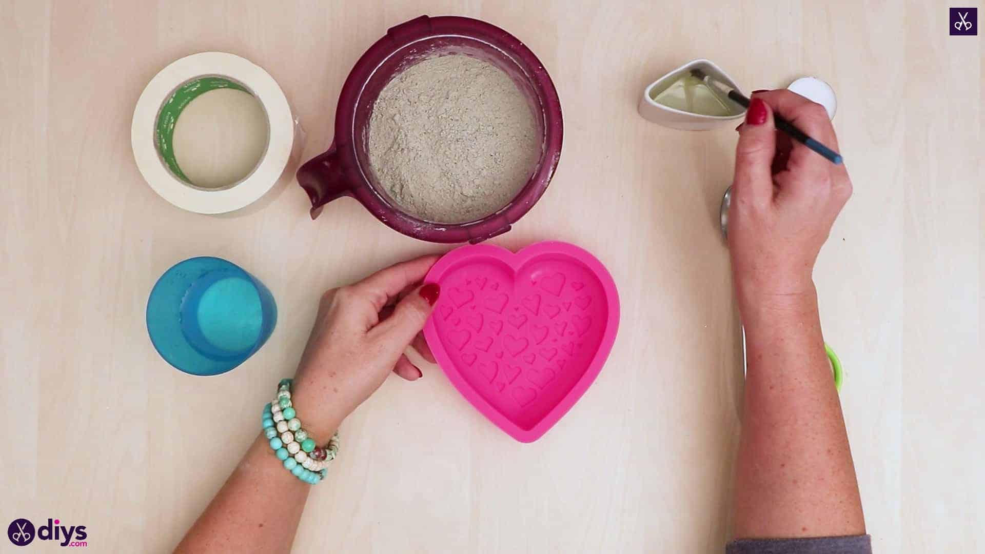 Diy concrete heart candle holder prepare the mix