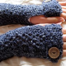 Easy textured fingerless gloves with buttons