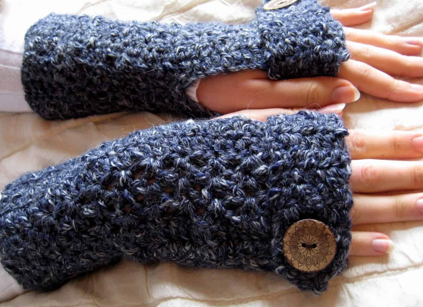 Easy textured fingerless gloves with buttons