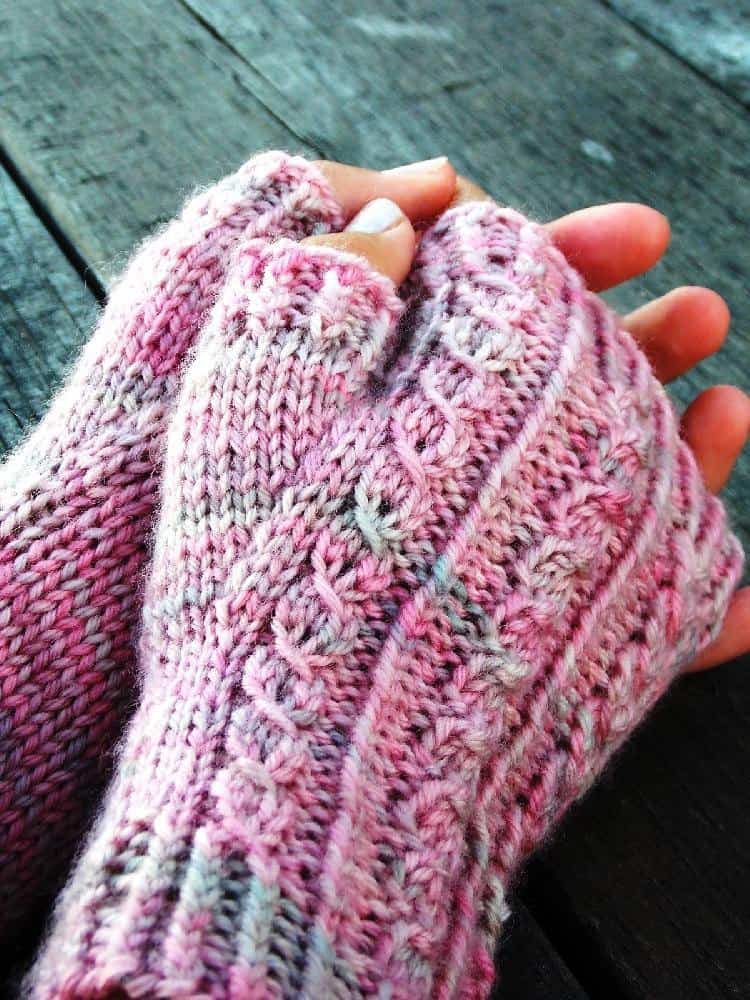Hemlock mitts knitted pattern