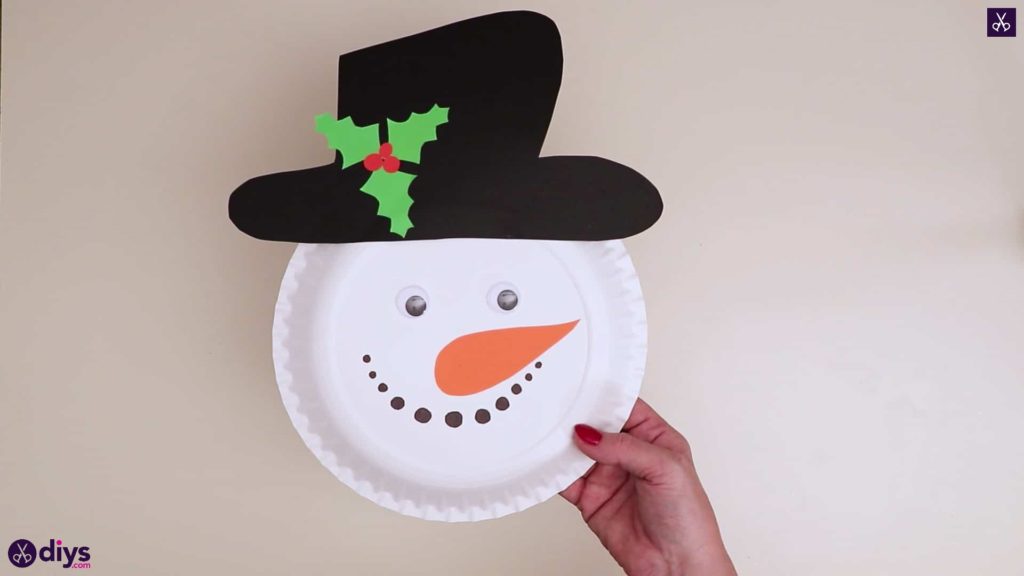 paper plate snowman