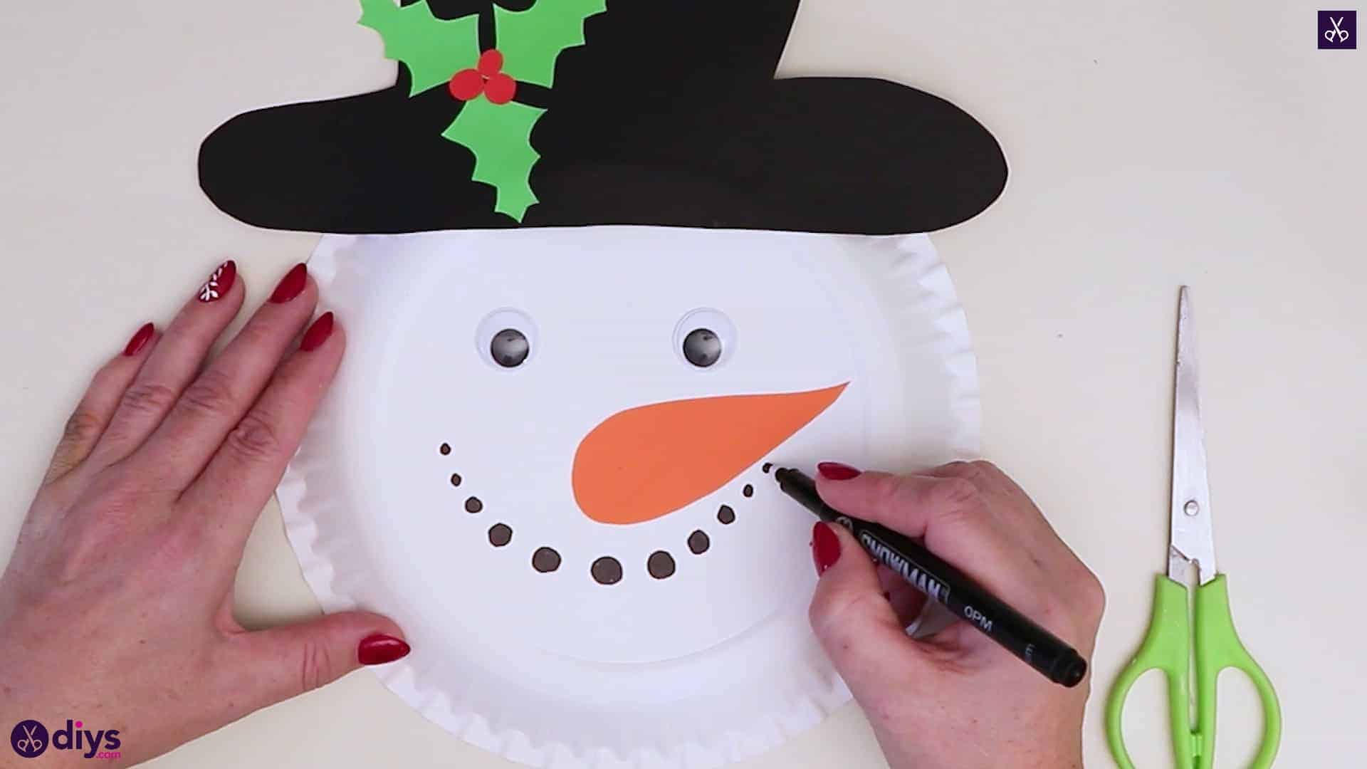 Paper plate snowman head stencil lips