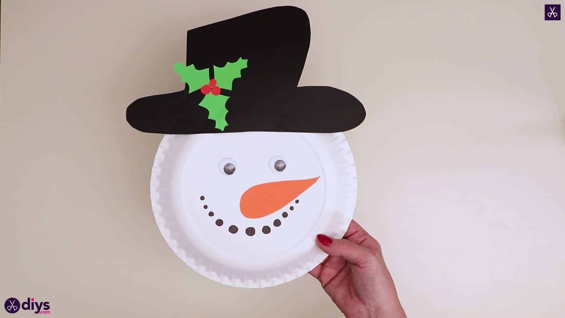 Paper plate snowman head