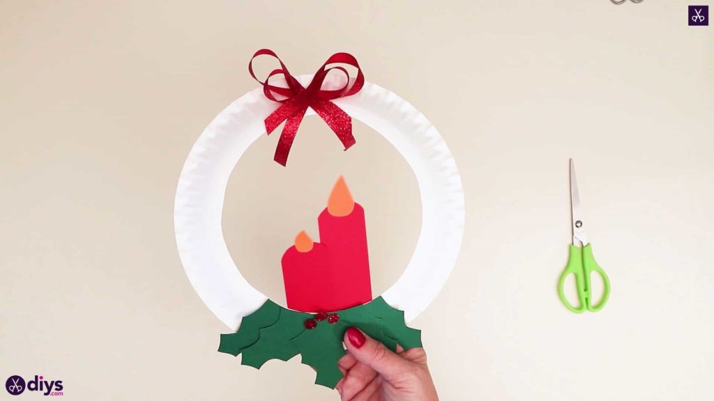 Paper plate wreath with a candle
