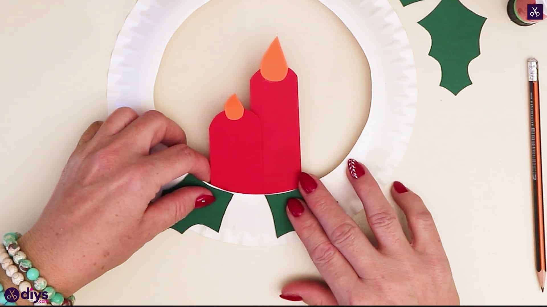 Paper plate wreath with a candle step 7a