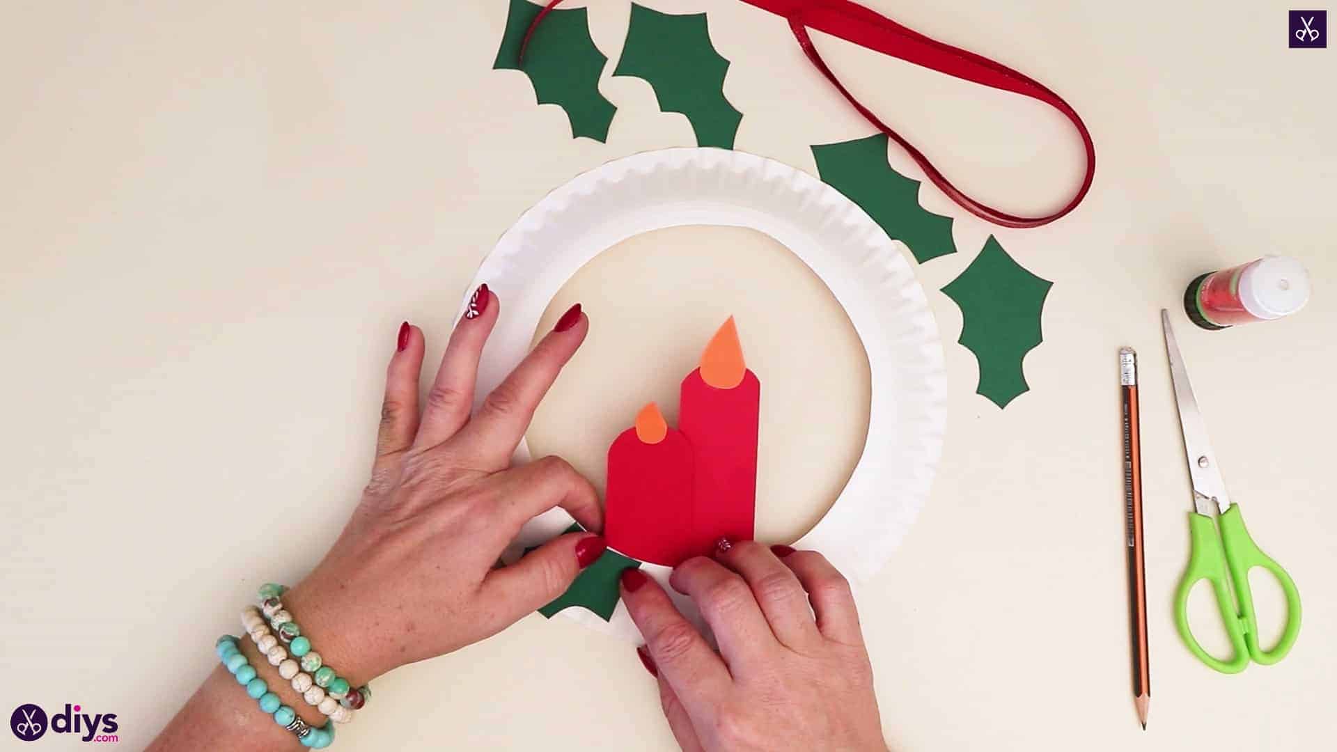 Paper plate wreath with a candle step 7b