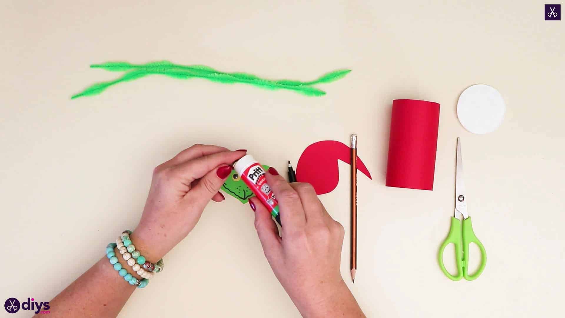 Toilet paper roll grinch draw and glue