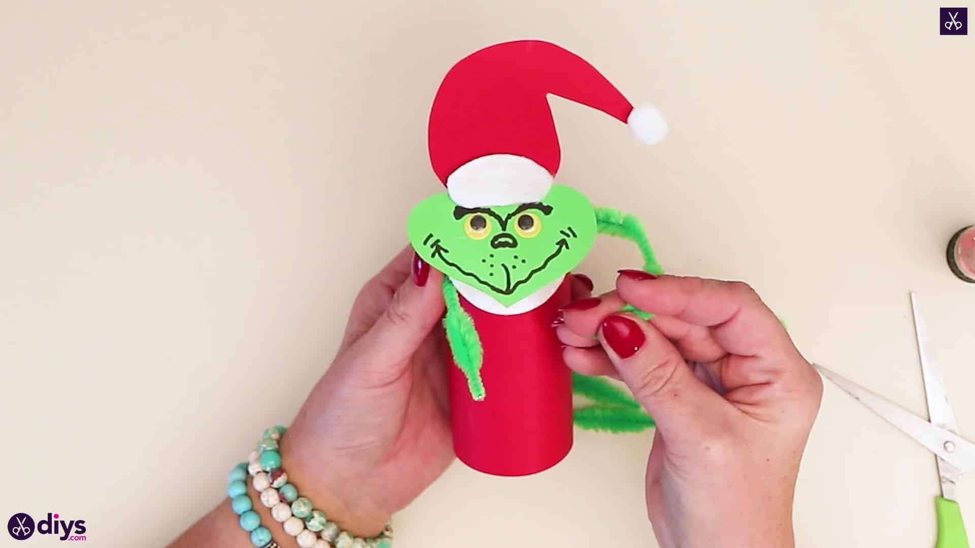 Toilet paper roll grinch flufy