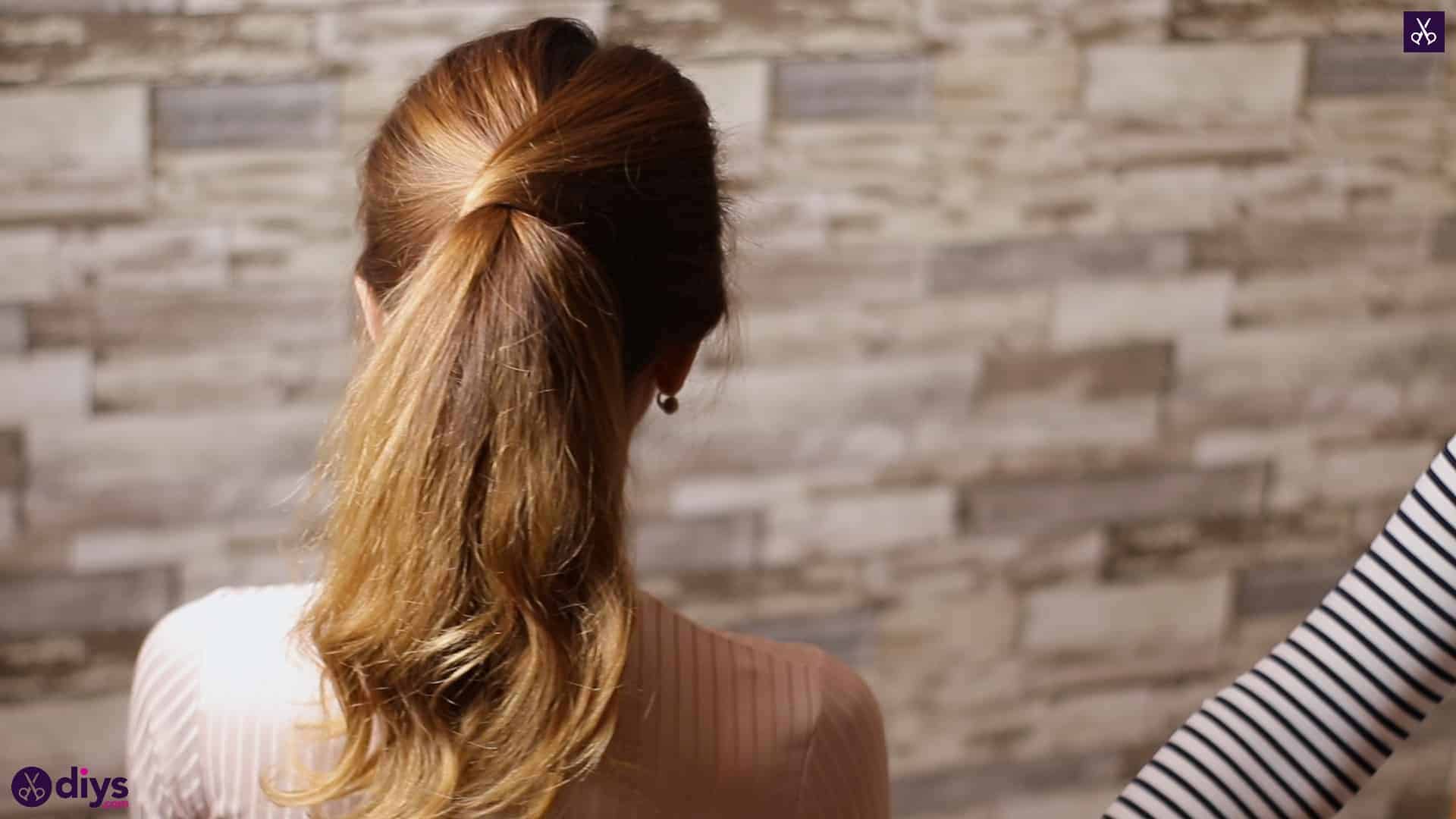3 easy ponytails for everyday wear tutorial 1